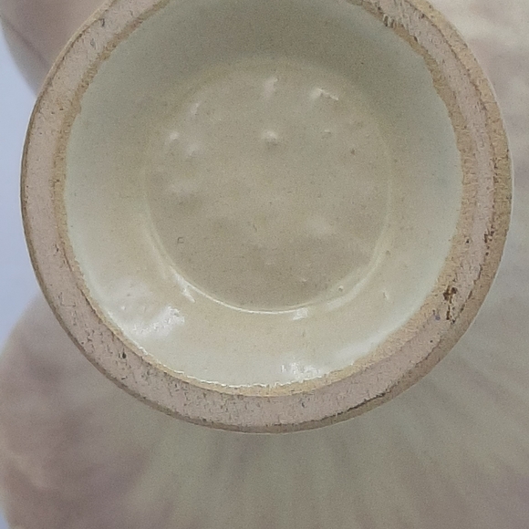 Vintage West Germany Pottery Beige Pinched Basket with Wooden Handles and Golden - Picture 9 of 9